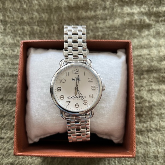 COPY - Coach watch - Picture 1 of 6